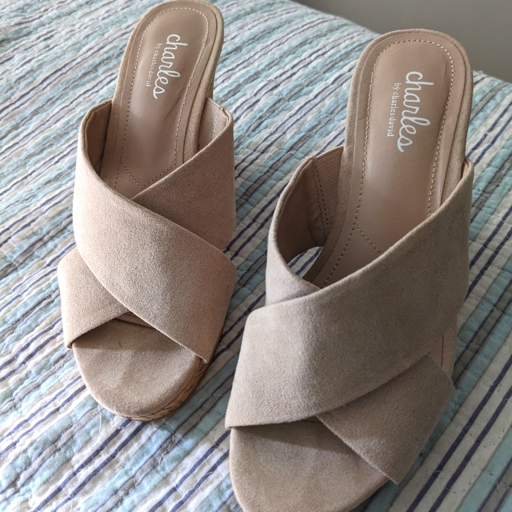 Nude wedges